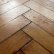 Drewo kontra panele – jakim materiałem wykończeniowym pokryć podłogi w domu?